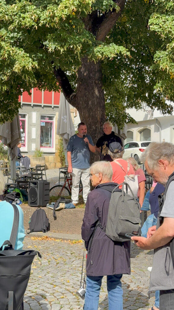 Das Fest der Demokratie Redebeitrag auf dem Hafenmarkt während des Bürgerbegehrens zur Stadtbücherei