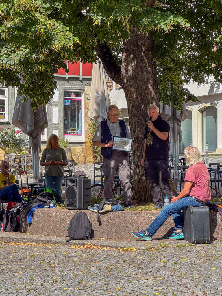 Das Fest der Demokratie Redebeitrag auf dem Hafenmarkt während des Bürgerbegehrens zur Stadtbücherei