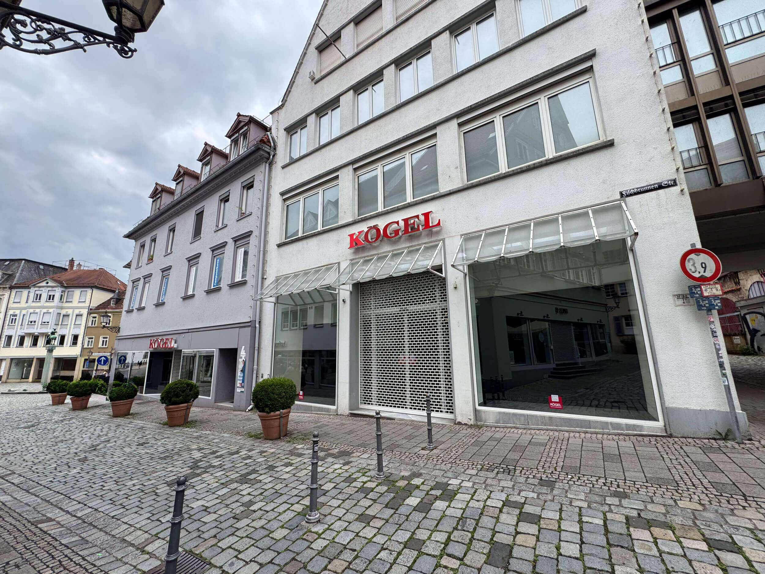 Außenansicht des Kogel Gebäudes für die Argumentation Pfleghof vs. Kögel Außenansicht des Kögel Gebäudes für die Argumentation Pfleghof vs. Kögel – Thema: Umzug Stadtbücherei Kögel